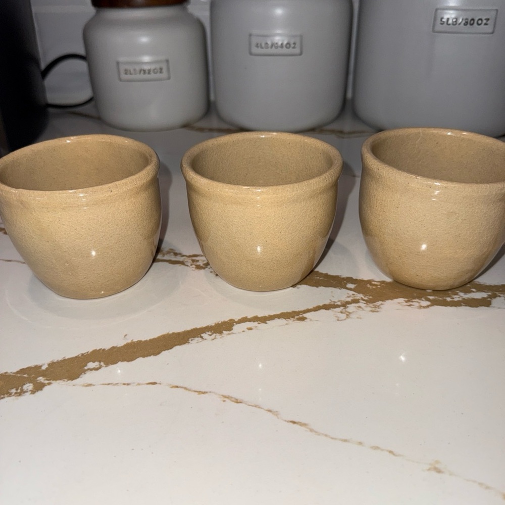 Vtg RRP USA Roseville Ohio Set of 3 small Crocks - Picture 2 of 8